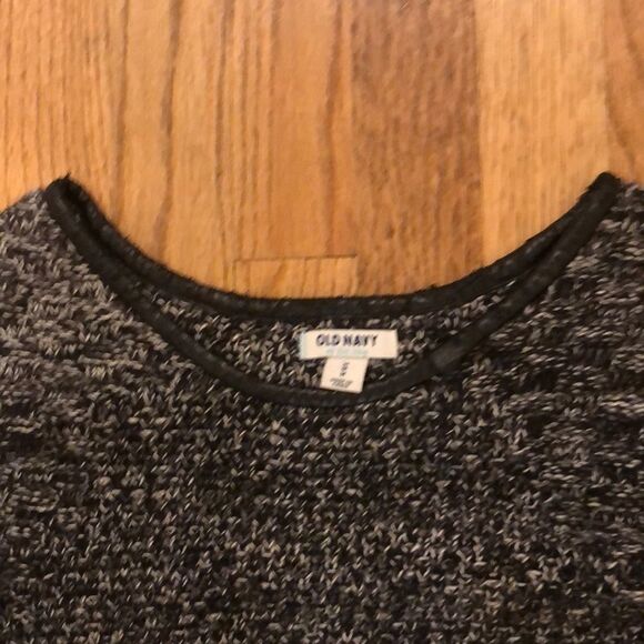 Old navy sweater with trim of leather - Picture 3 of 8